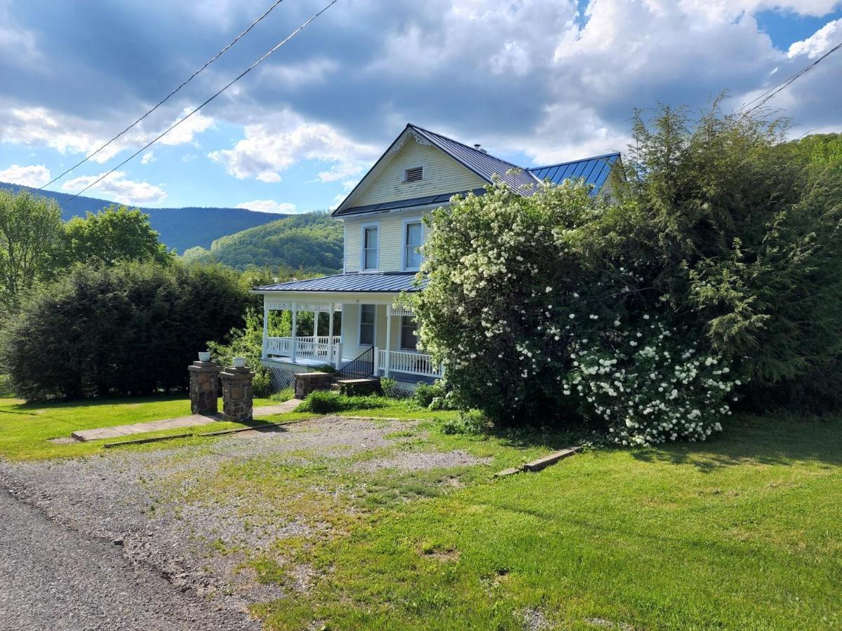 Basecampwv-Durbin. Spacious 4 Bedroom House W/Yard 외부 사진