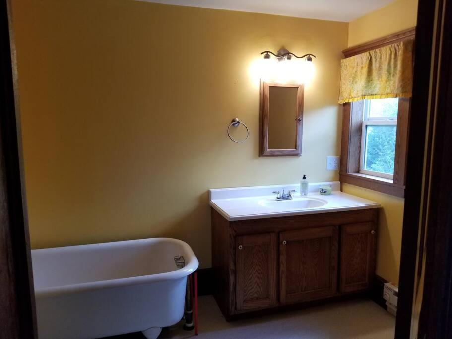 Basecampwv-Durbin. Spacious 4 Bedroom House W/Yard 외부 사진