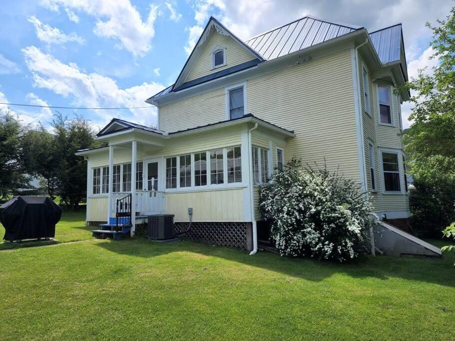 Basecampwv-Durbin. Spacious 4 Bedroom House W/Yard 외부 사진